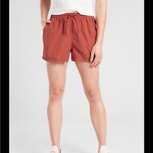 Athleta Expedition Shorts in Etruscan Red